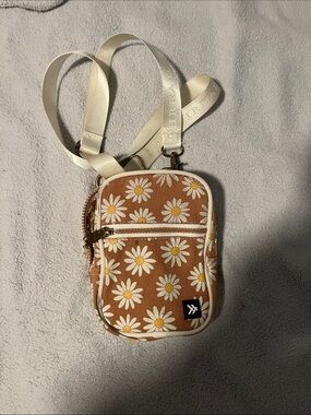 Thread Daisy Print Crossbody Phone Pouch - Cream Strap